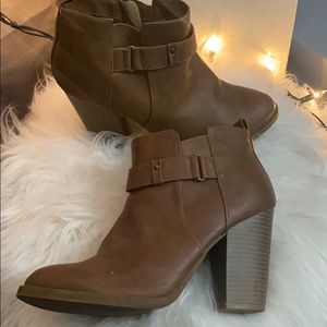 Size 9 women’s ankle high boots